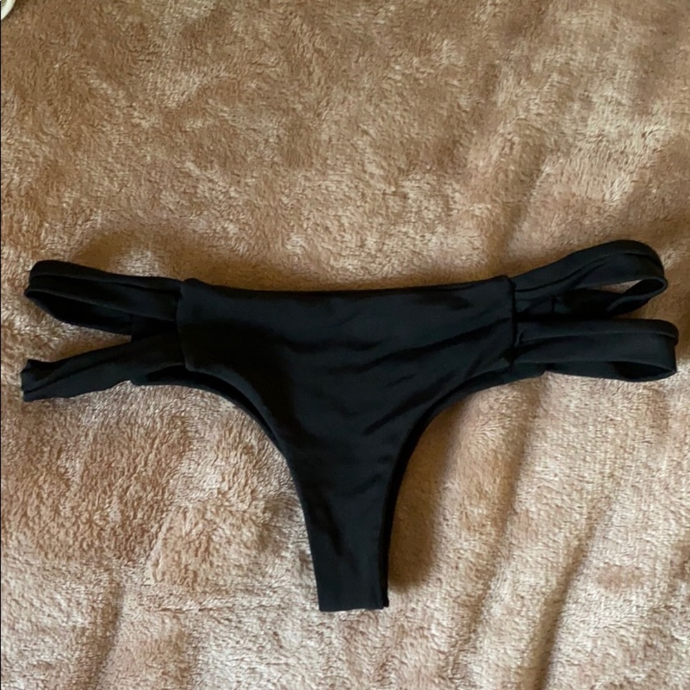 San Lorenzo Split Strap Black Thong